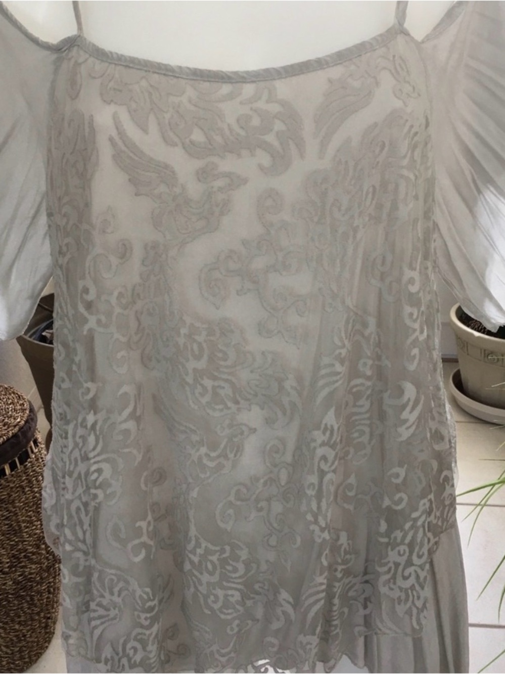 TEMPO PARIS Top Cold Shoulder Blouse Flowy Silky Silver Gray Size Small